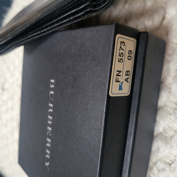 Burberry Black Men Leather Wallet - Picture 3 of 8
